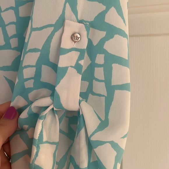 Beautiful blouse - Picture 2 of 3